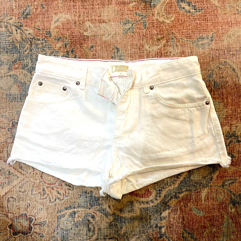 Women’s Roxy White Jean Shorts Size 26 NWOT